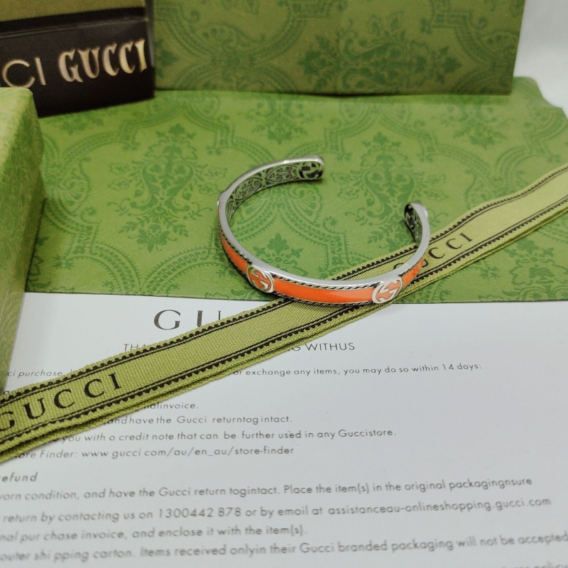 G*u*i bracelets